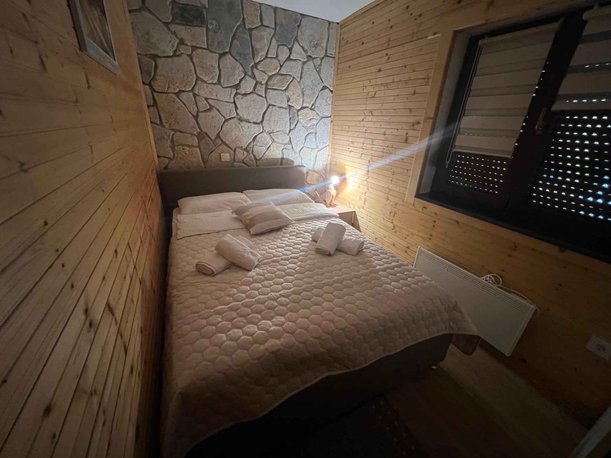 Zen Den Apartments Оточац Екстер'єр фото