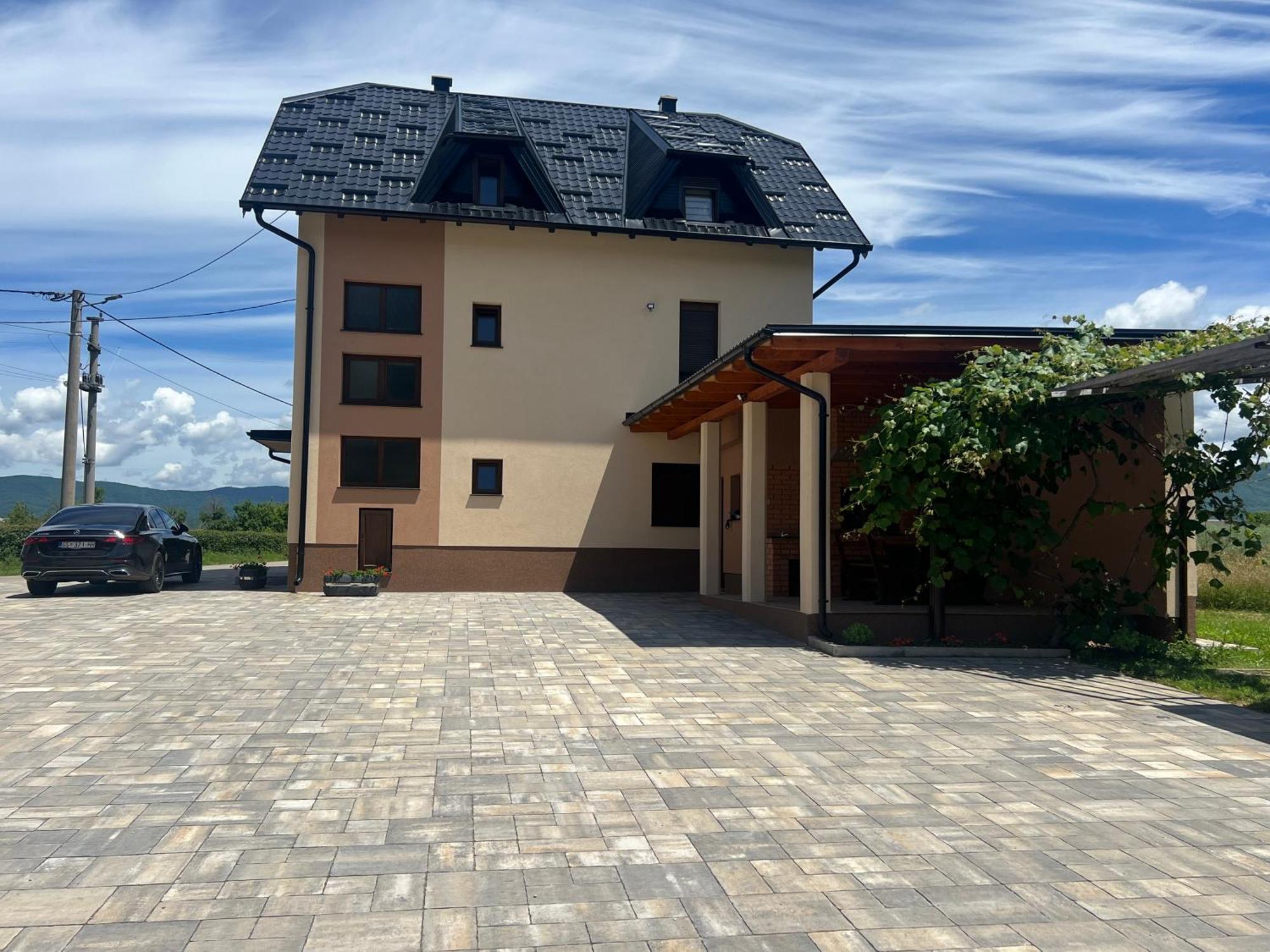 Zen Den Apartments Оточац Екстер'єр фото