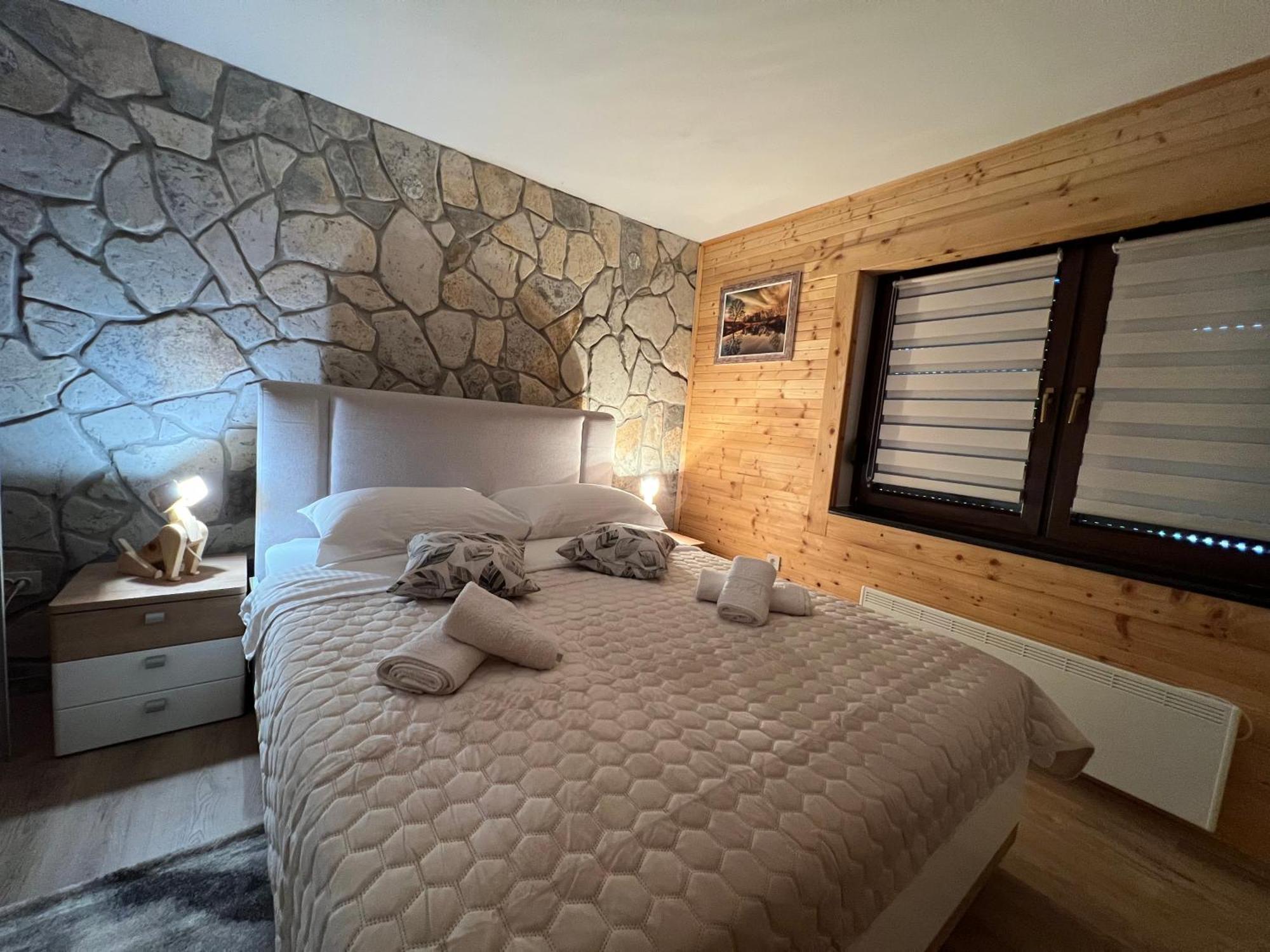 Zen Den Apartments Оточац Екстер'єр фото