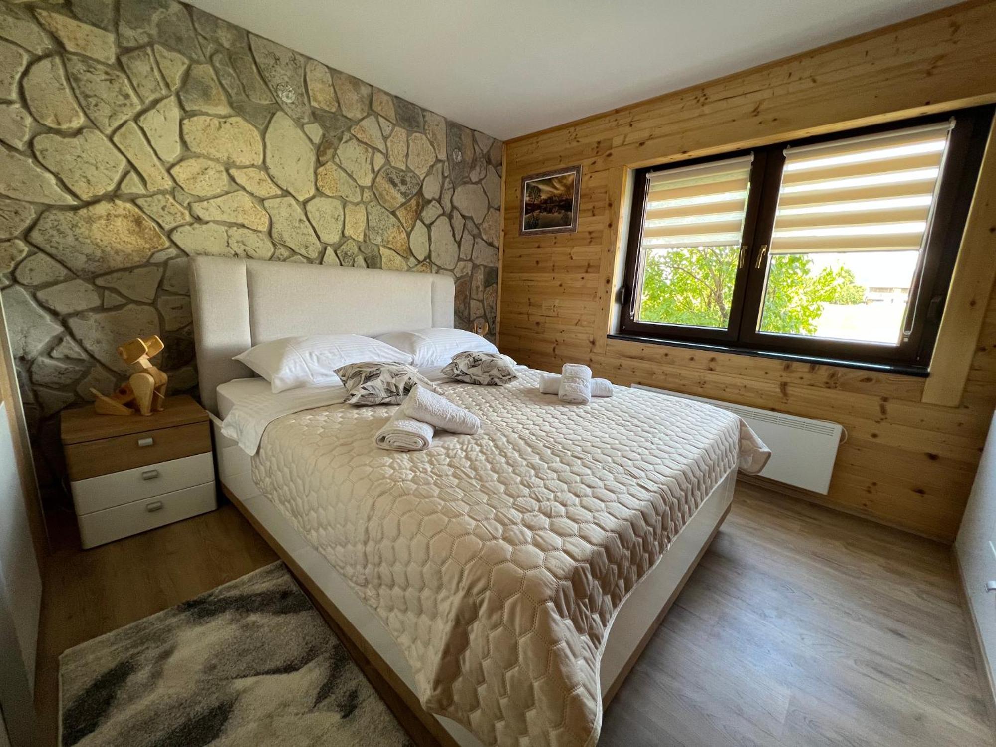 Zen Den Apartments Оточац Екстер'єр фото