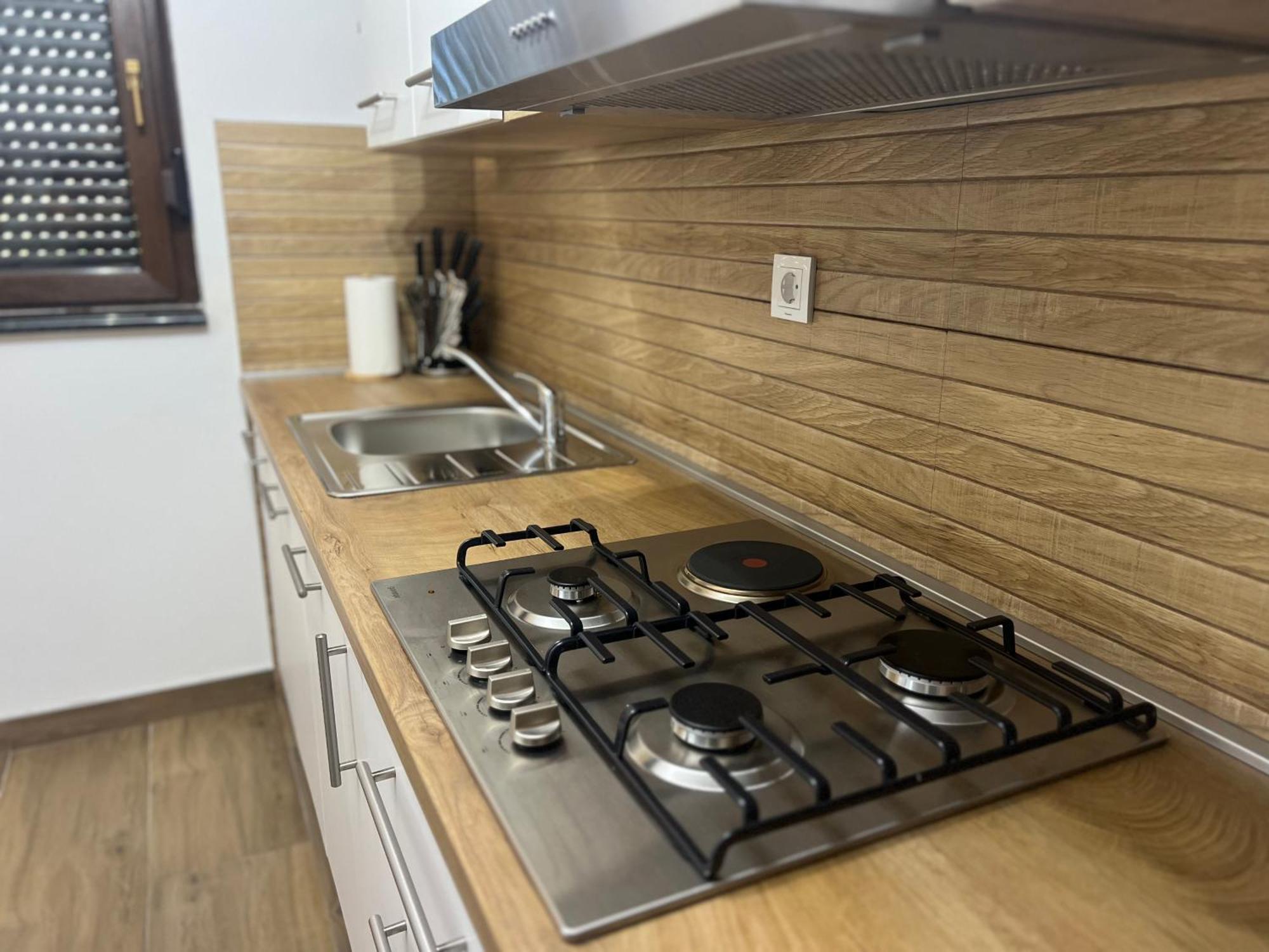 Zen Den Apartments Оточац Екстер'єр фото